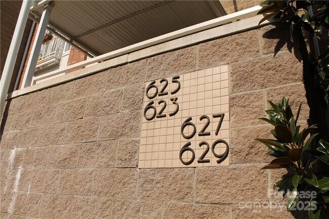 Building Photo - 625 Raphael Place