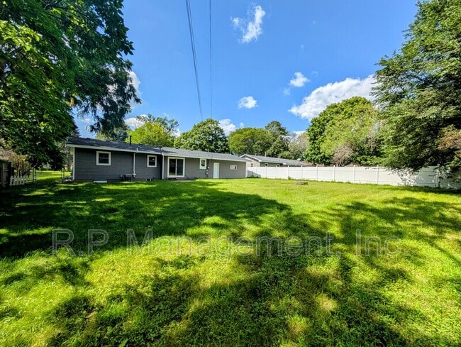 Building Photo - 9342 Trenton Ln N
