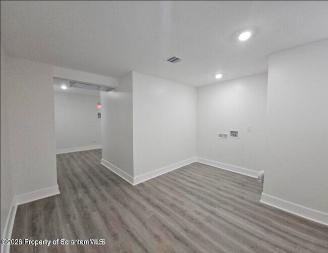 Building Photo - 1105 Quincy Ave