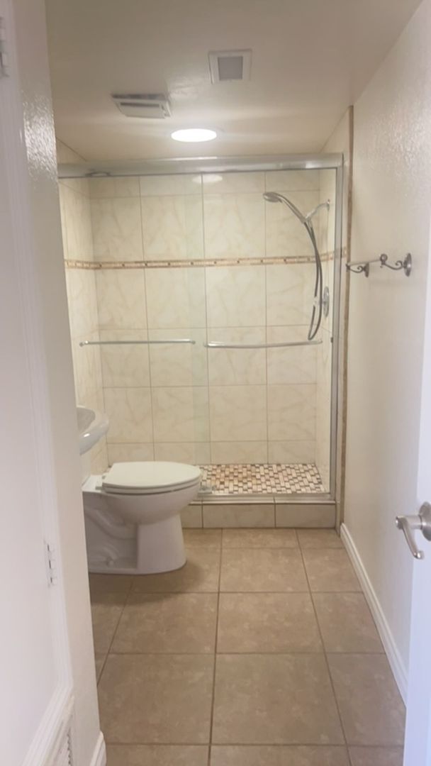 Building Photo - 1356 Bobolink Dr