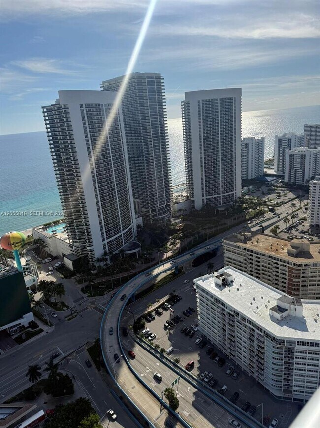 Building Photo - 4010 S Ocean Dr