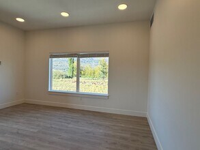 Building Photo - Valley Apartments