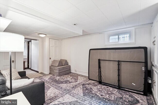 Building Photo - 10016 Tenbrook Dr