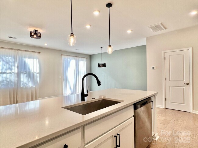 Building Photo - 5348 Somerset Hill Ln