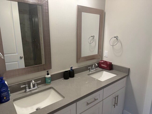 Building Photo - Fully Furnished 3 Bed 3.5 Bath Townhouse in Stillwater!