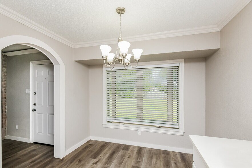 Building Photo - 6409 Kary Lynn Dr N