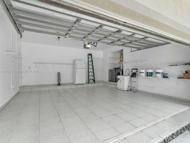 Building Photo - 820 Tangier St