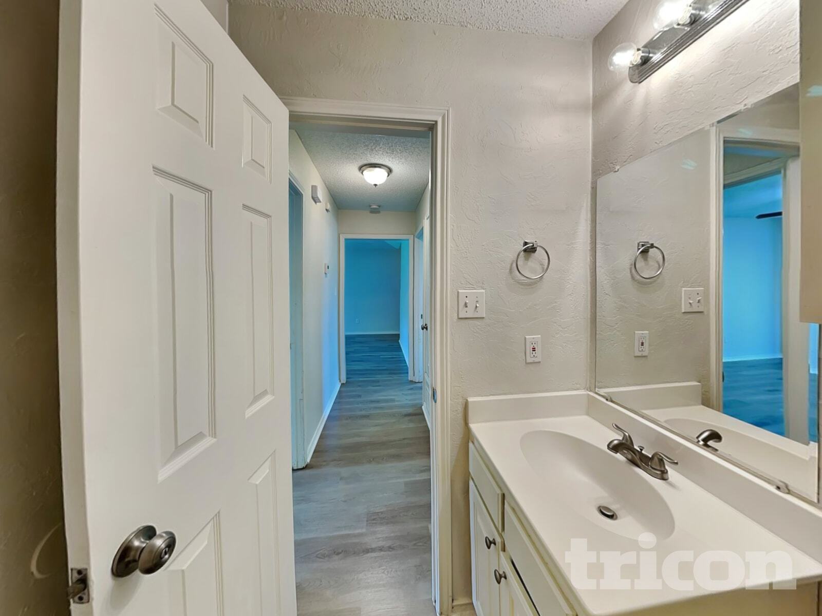 Building Photo - 615 Sherman Dr