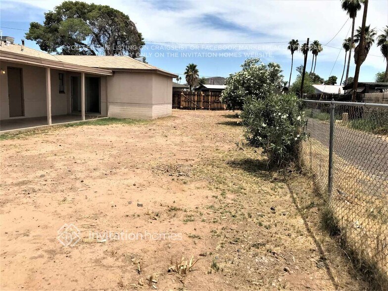 Building Photo - 3409 W Poinsettia Dr