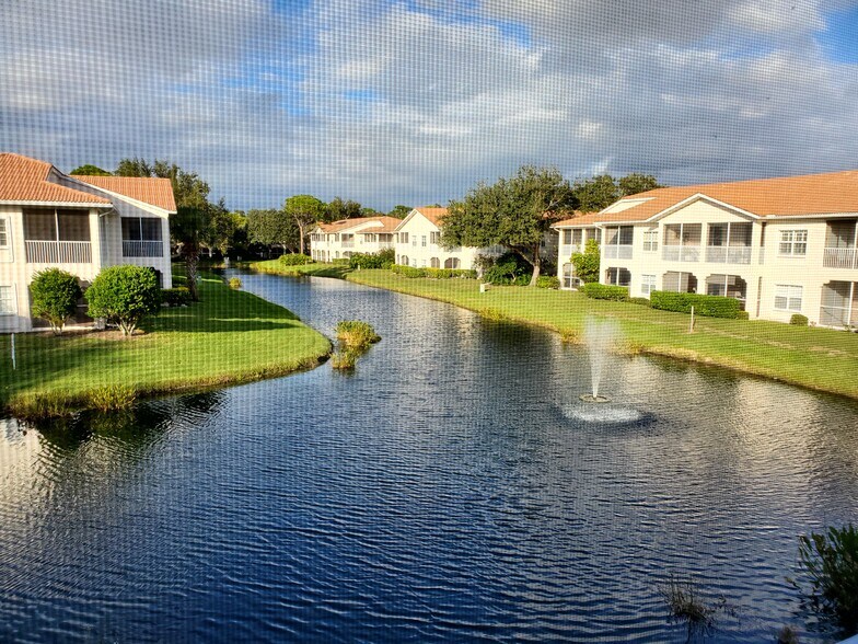Building Photo - 4224 Central Sarasota Pky