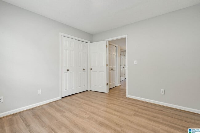 Building Photo - 205 Brookhollow Dr
