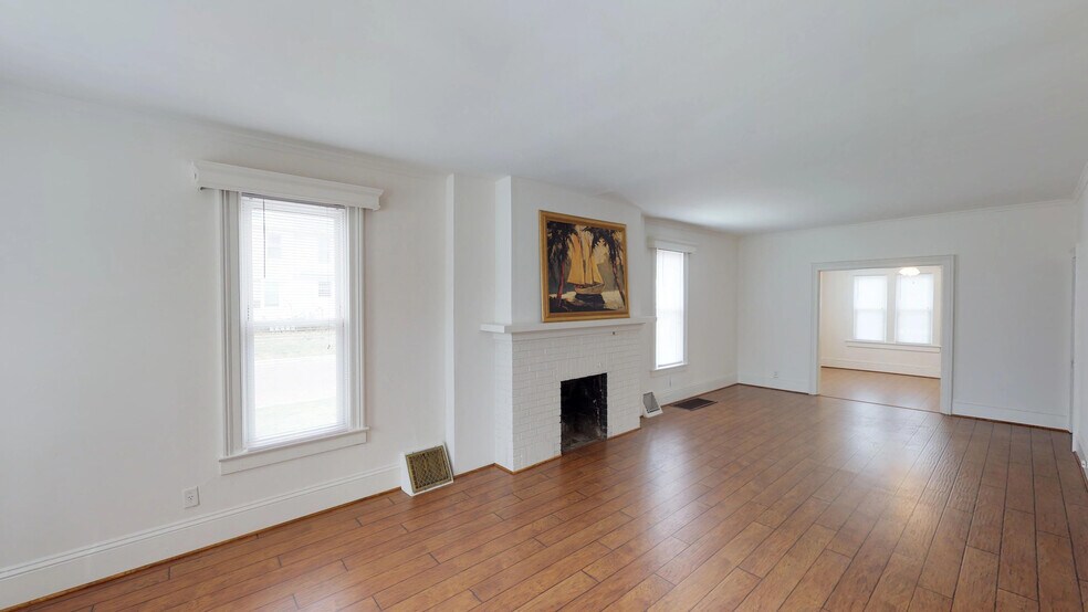 Building Photo - 517 W Edwards St