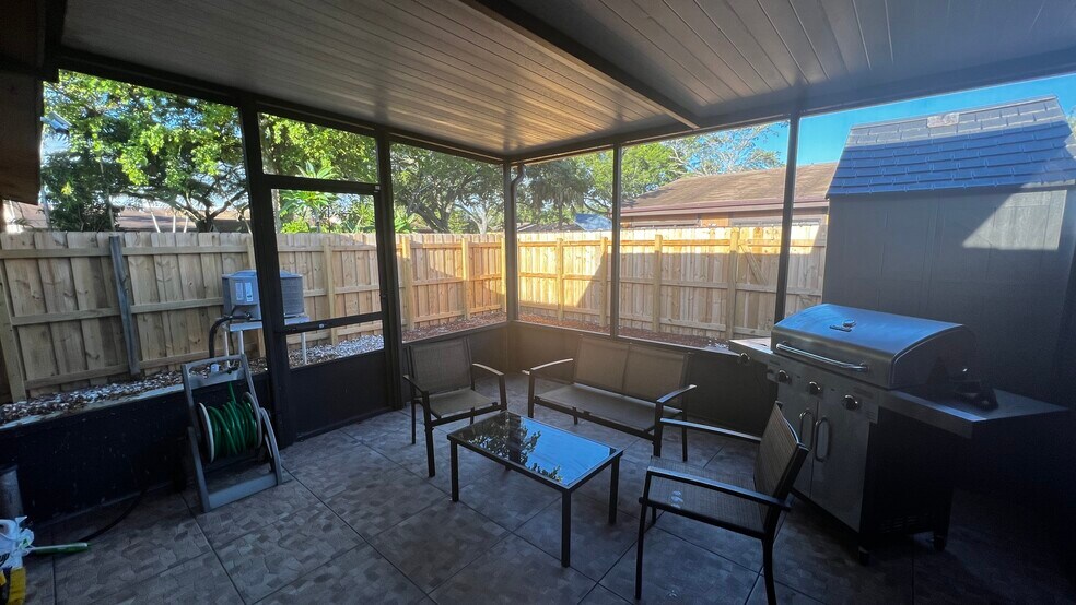 Back Paitio - 2310 Elm Ct