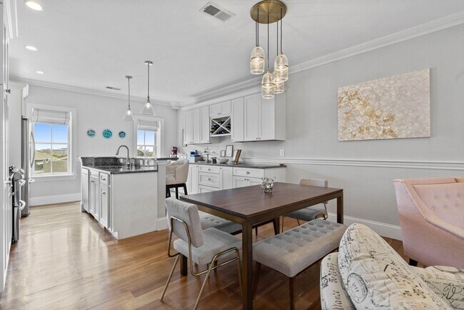 Building Photo - 8 Gates St