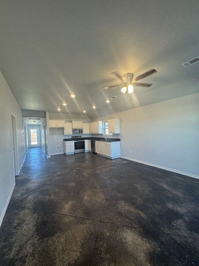 Building Photo - 3/2/1 Fabulous new build 2025 1/2 off special 1st month's rent