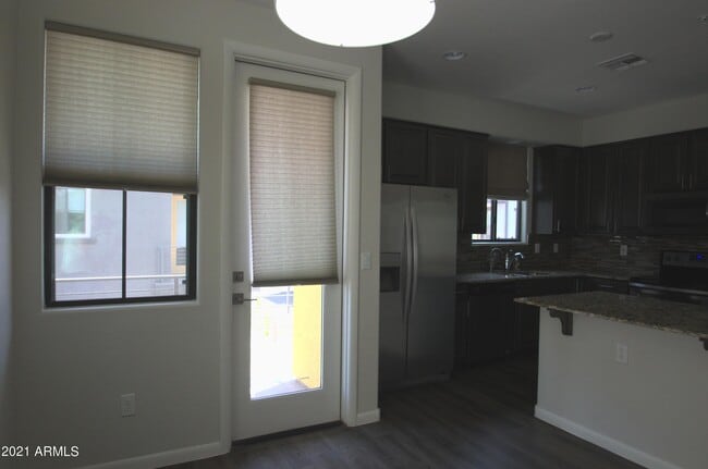 Building Photo - 2090 S Dorsey Ln