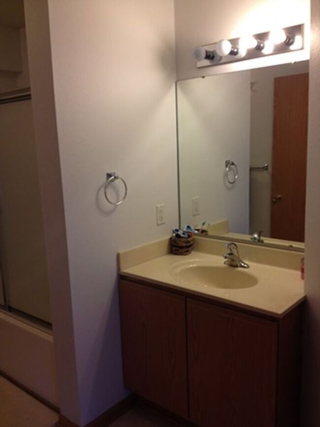 Building Photo - $1,200 | 2 Bedroom, 1 Bathroom Condo | No ...