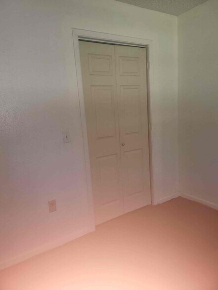 Building Photo - 305 Sierra Vista Dr