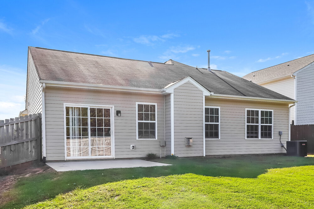 Building Photo - 2912 Village Center Dr