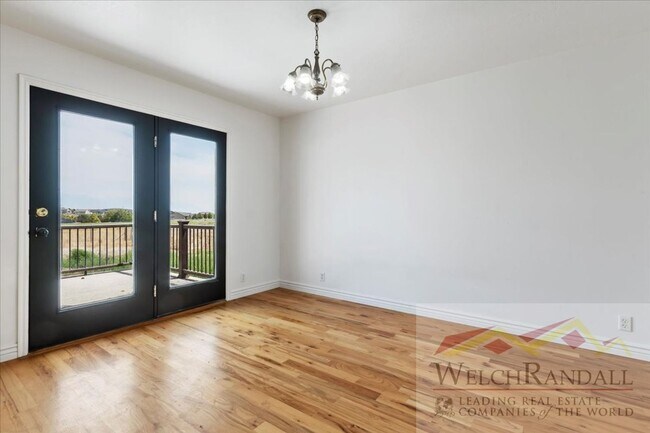 Building Photo - Spacious Single Family Home With Attached ...