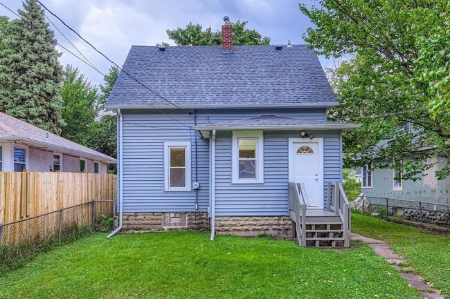 Building Photo - 2939 Russell Ave N