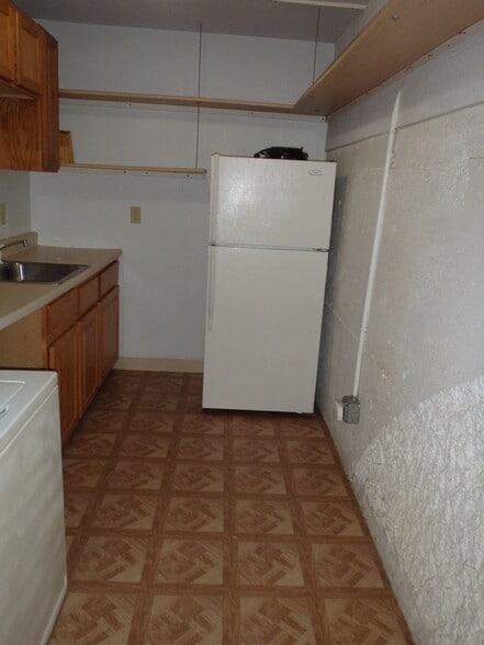 Building Photo - 605 W Lake St