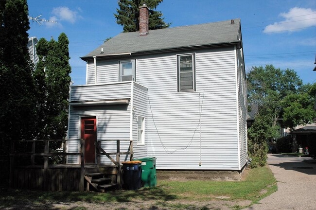 Building Photo - 141 Fuller Ave SE