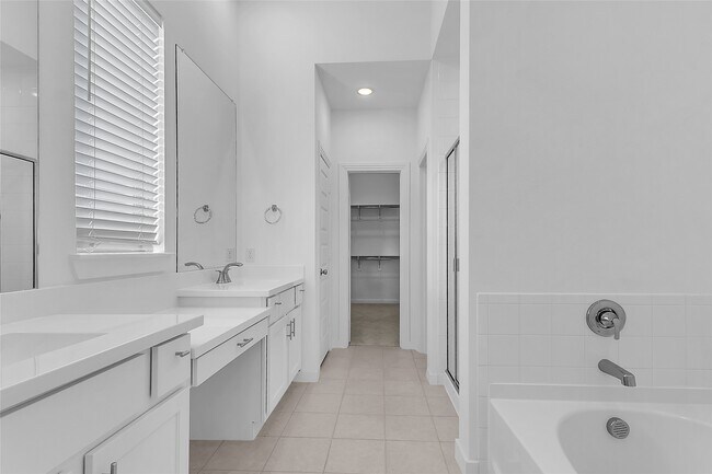 Building Photo - 1805 Everglades Dr