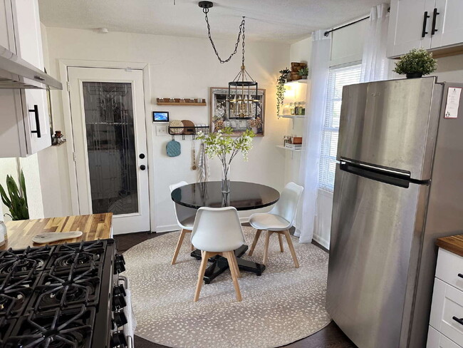 Building Photo - "Adorable 3-Bed Home with Modern Updates, Classic Charm and a Spacious Backyard Retreat!"