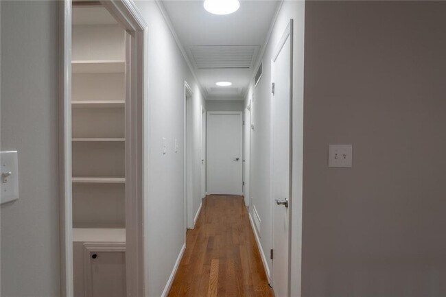 Building Photo - 3599 Lower Roswell Rd