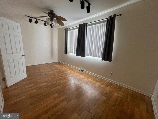 Building Photo - 4124 Lincoln Way E