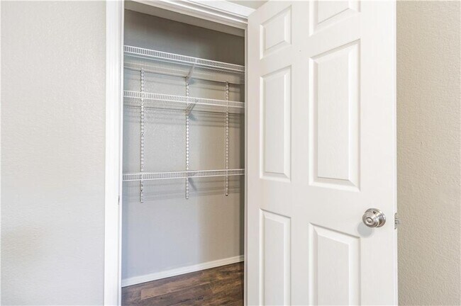 Building Photo - 1245 S Camellia Ln