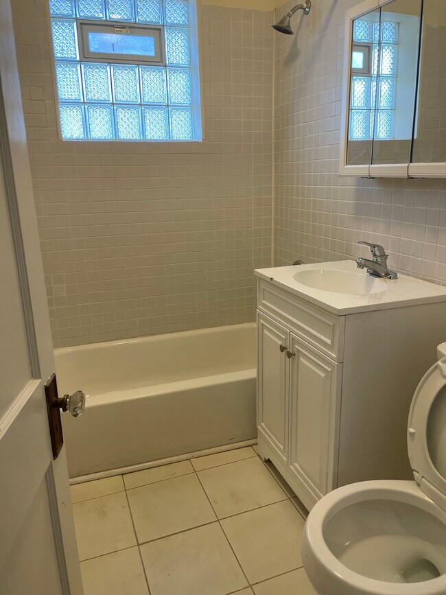 Building Photo - 5948 S Calumet Ave