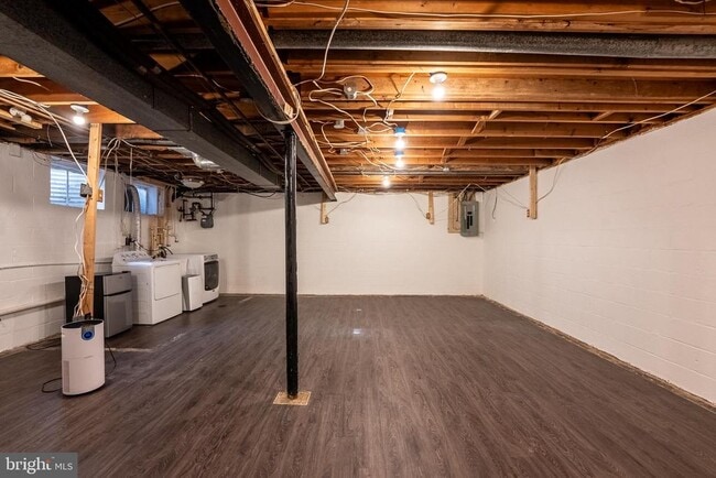 Building Photo - 8209 Mockingbird Dr