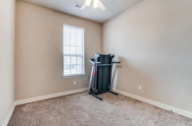 Building Photo - 607 Mallard Dr