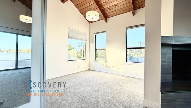 Building Photo - 1089 Warfield Ave