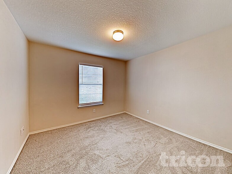 Building Photo - 2319 Camberly View