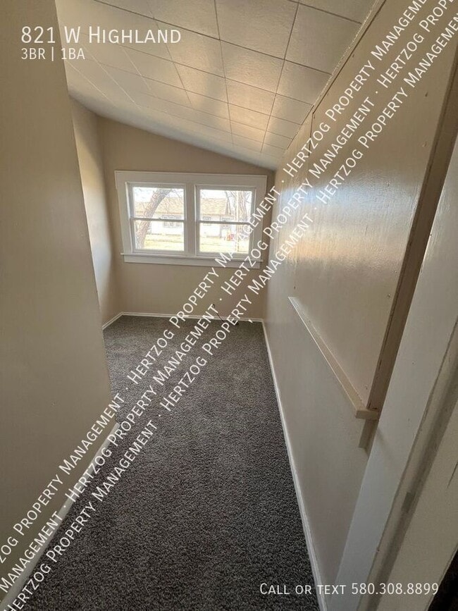 Building Photo - 821 W Highland-