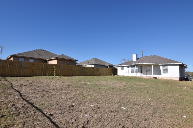 Building Photo - 2509 Saulsbury Dr