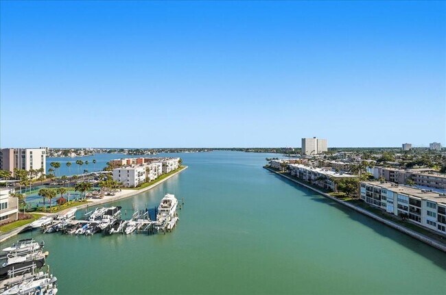 Building Photo - 7300 Sun Island Dr S