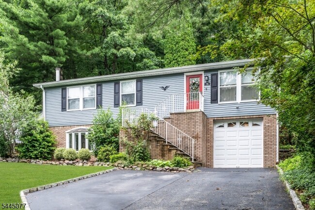 Building Photo - 76 Valley View Dr