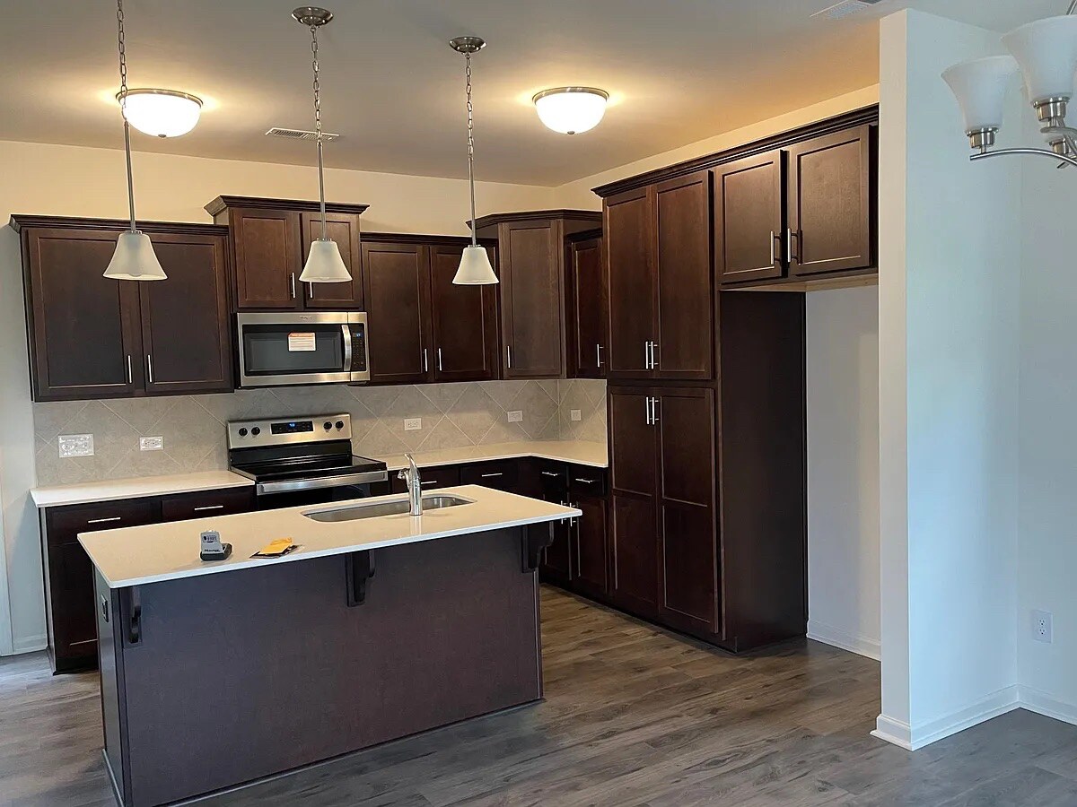 Building Photo - Room in House on Mariners Ct