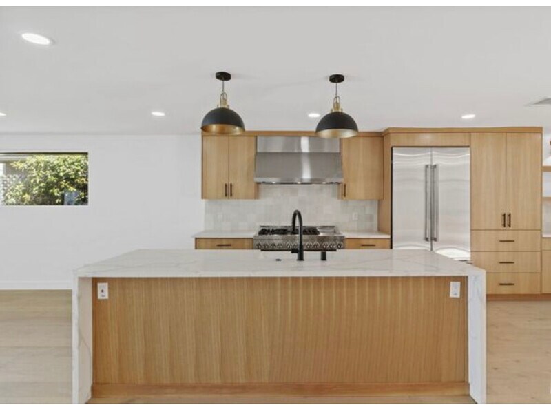Building Photo - 5261 Allott Ave