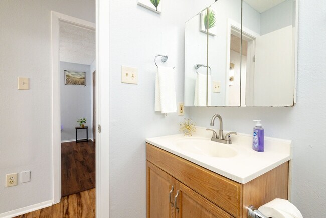 Building Photo - 2428 McAdoo Ln