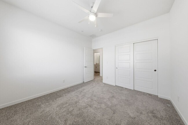 Building Photo - 1531 Layla Crossing Ave