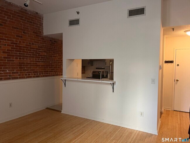 Building Photo - 83 Washington St