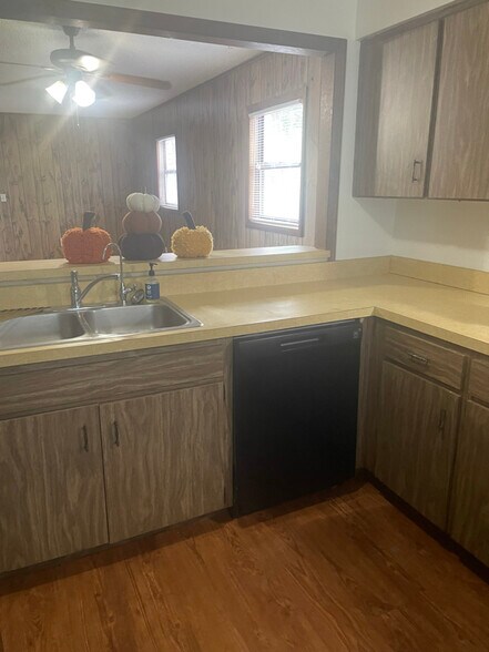 Building Photo - 804 Bebo Ln