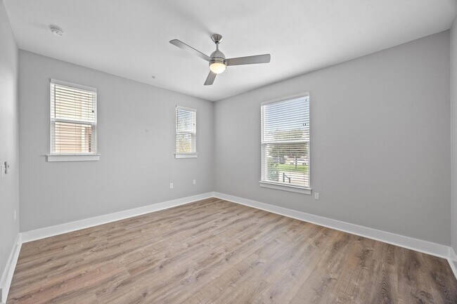 Building Photo - 2222 Simond Ave