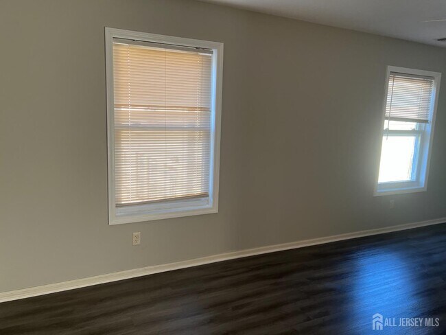 Building Photo - 104 W High St