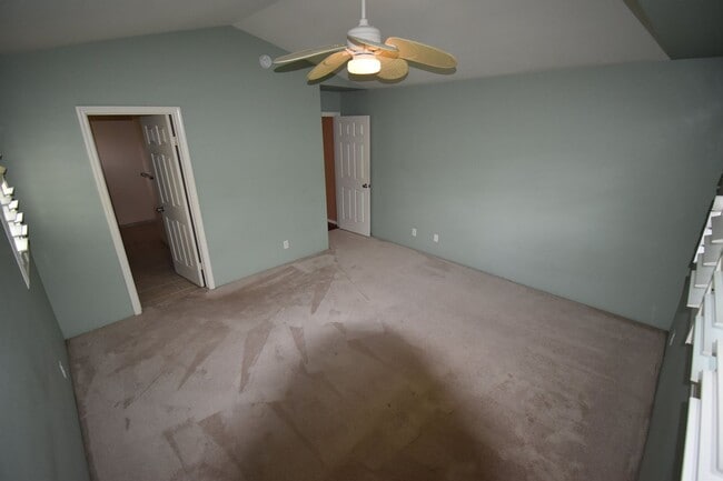 Building Photo - UNFURNISHED 3/2 PRIVATE HOME WITH OCEAN VIEW! AVAILABLE NOW!